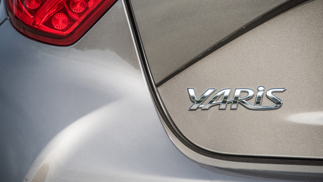 Toyota-Yaris-exterieur-logo-model-2019
